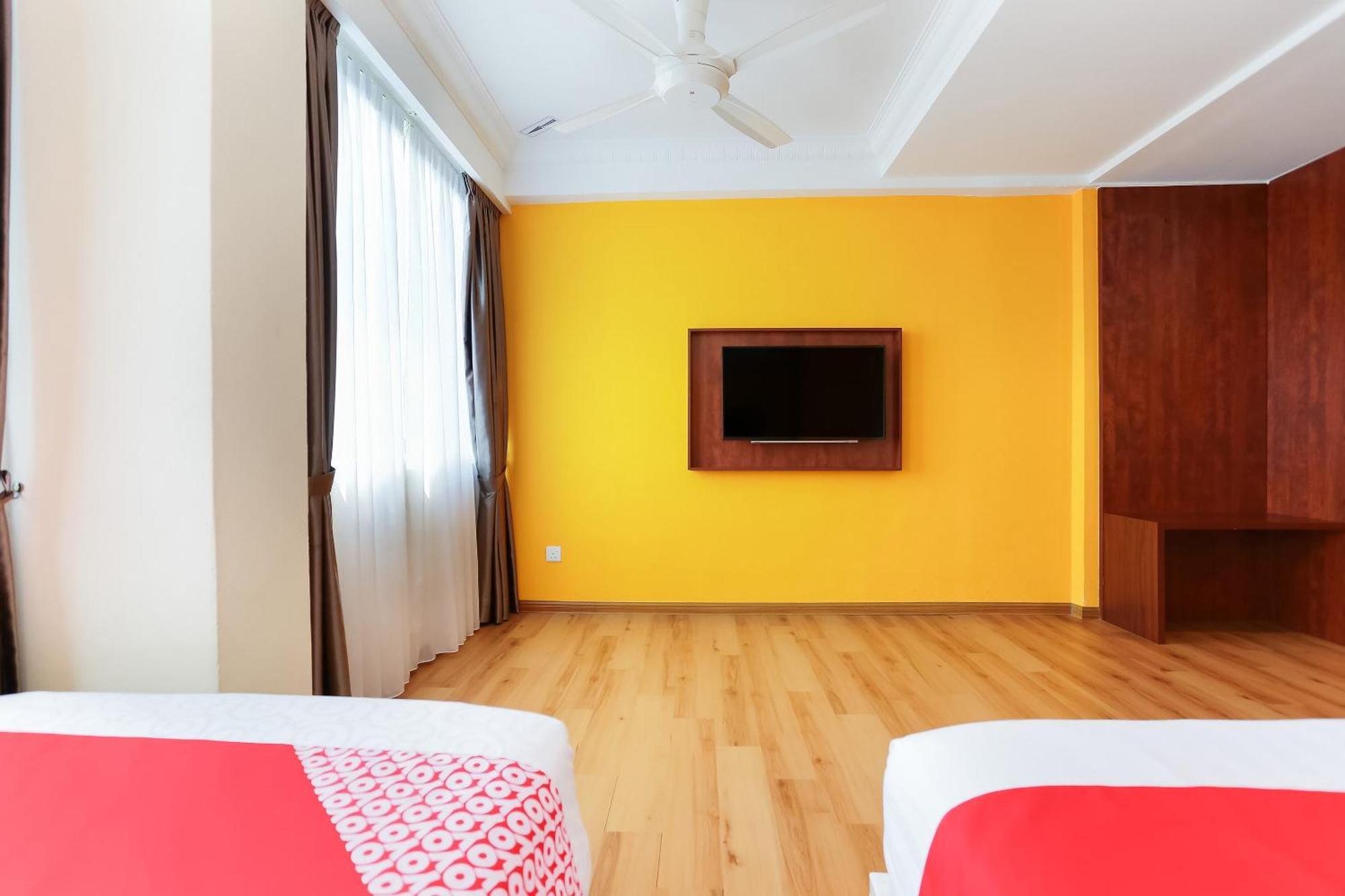 Collection O Hotel Super Cowboy Malacca Exterior photo