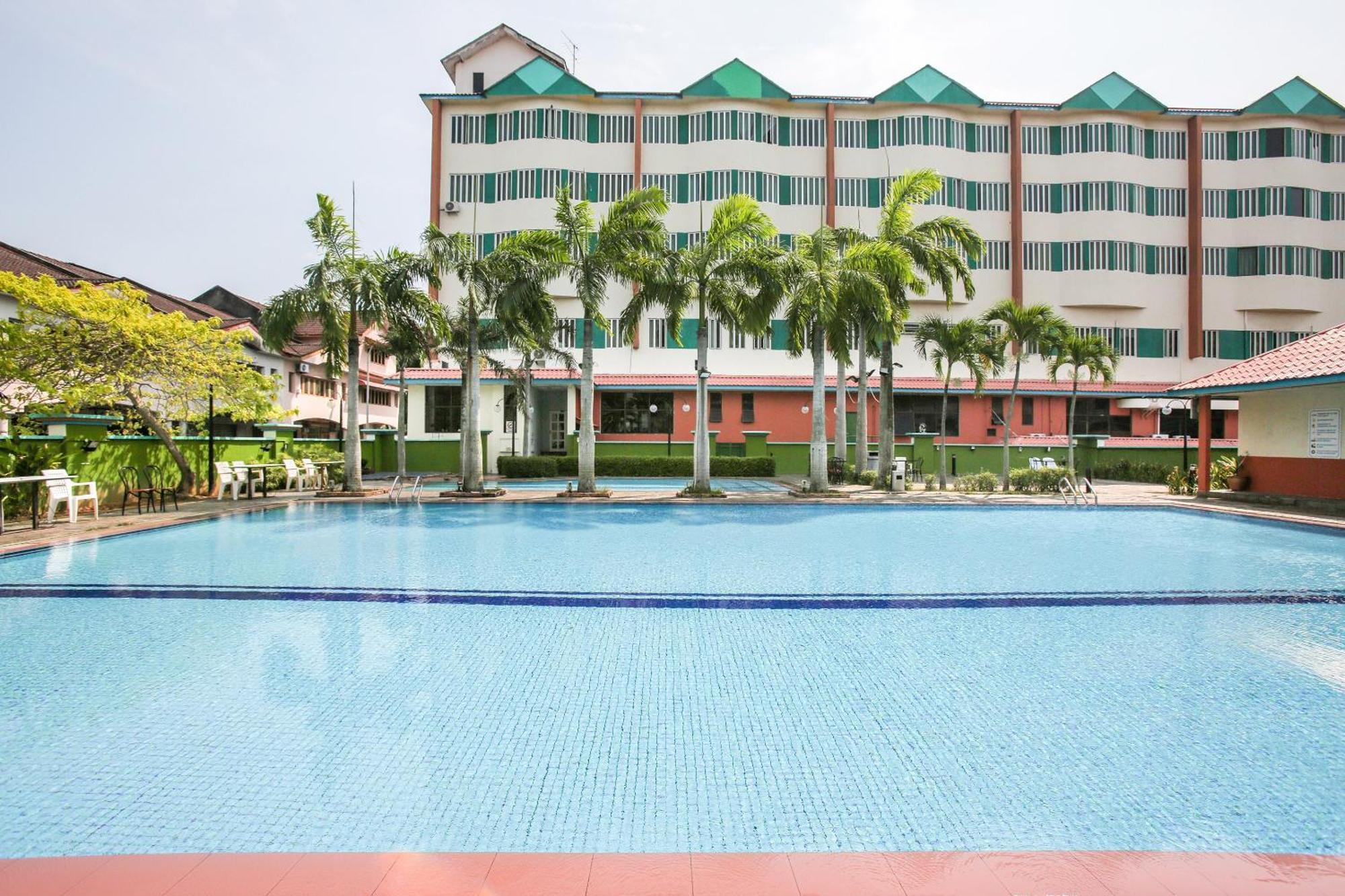 Collection O Hotel Super Cowboy Malacca Exterior photo